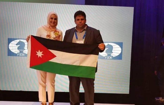 约旦选手布什拉·阿尔·舒伊比在世界国际象棋奥林匹克比赛中获得金牌